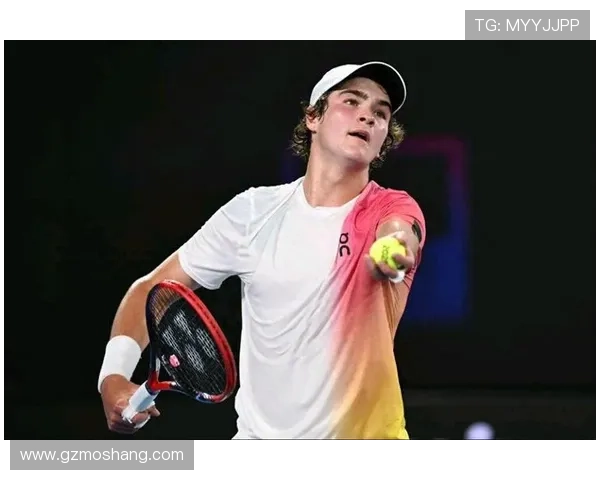 网球新星横扫赛场创纪录 全球巡回赛进入激烈争夺阶段 网球新星横扫赛场创纪录 全球巡回赛进入激烈争夺阶段