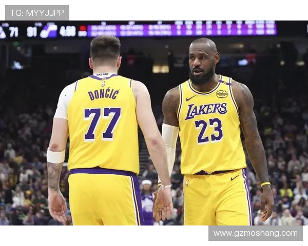 詹姆斯创纪录三双领衔湖人战胜勇士 科比传奇继续激励全队