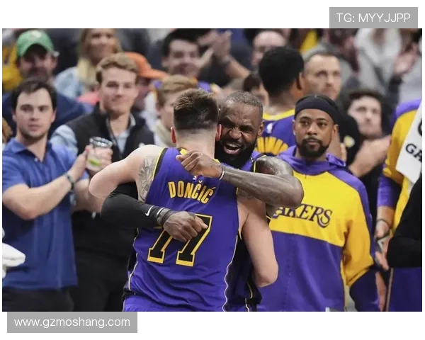 詹姆斯率湖人逆转勇士全场高能表现引爆球迷热议