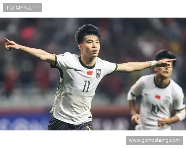 中国足球新星崭露头角,年轻球员在国际赛场上惊艳亮相,未来潜力无限 中国足球新星崭露头角,年轻球员在国际赛场上惊艳亮相,未来潜力无限